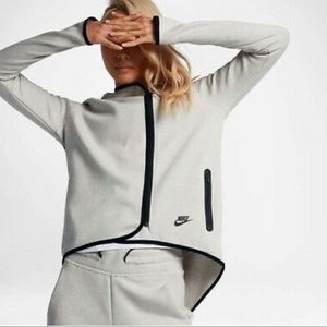 Women’s Nike sweatsuit